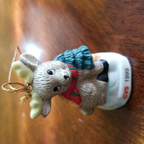 VINTAGE 1999 CVS DEER SITTING NEXT TO XMAS TREE - UNGLAZED TREE DECORATION - Picture 4 of 8